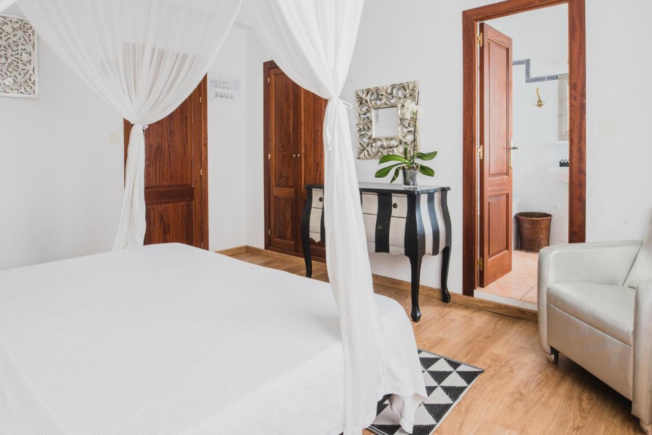Buenavista & Suites Santa Eularia des Riu Exteriör bild