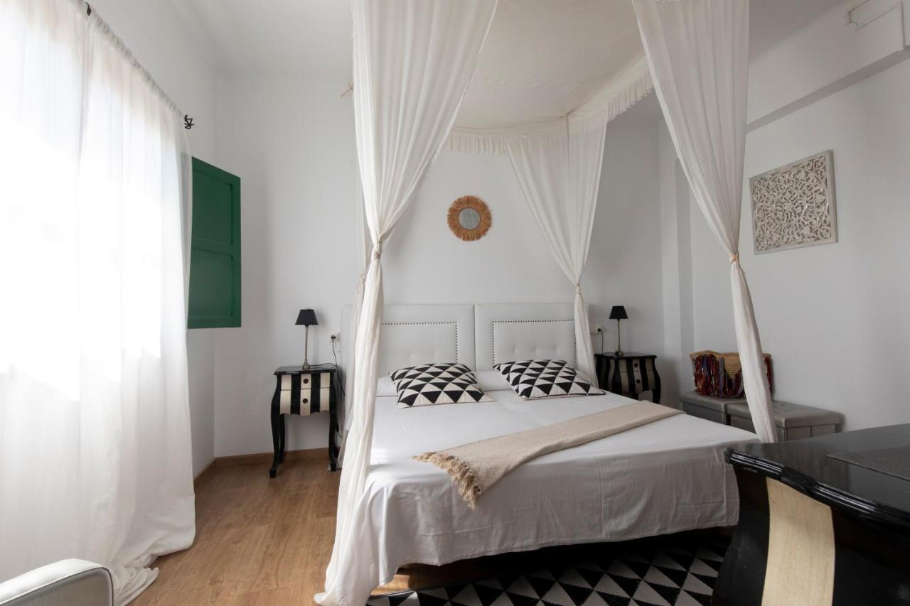 Buenavista & Suites Santa Eularia des Riu Exteriör bild