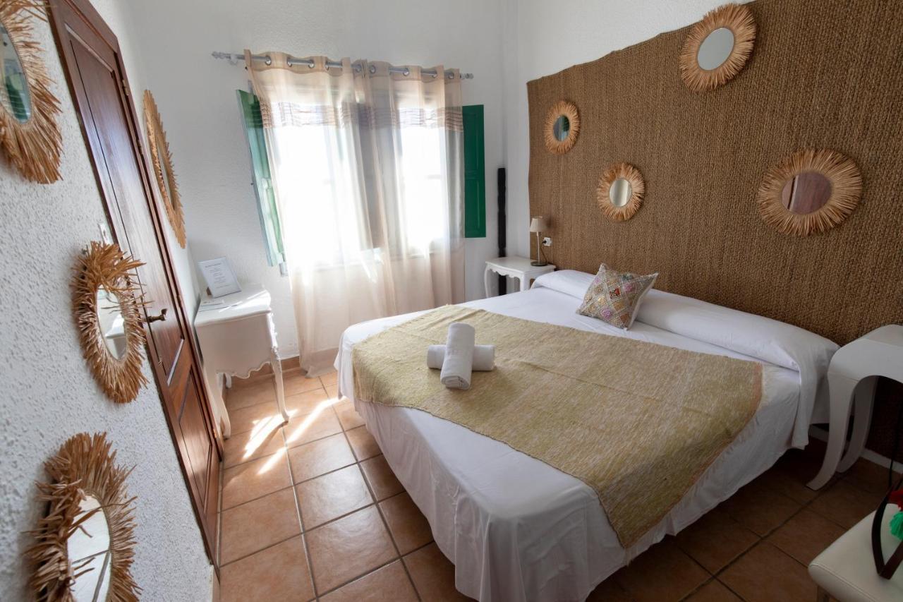 Buenavista & Suites Santa Eularia des Riu Exteriör bild