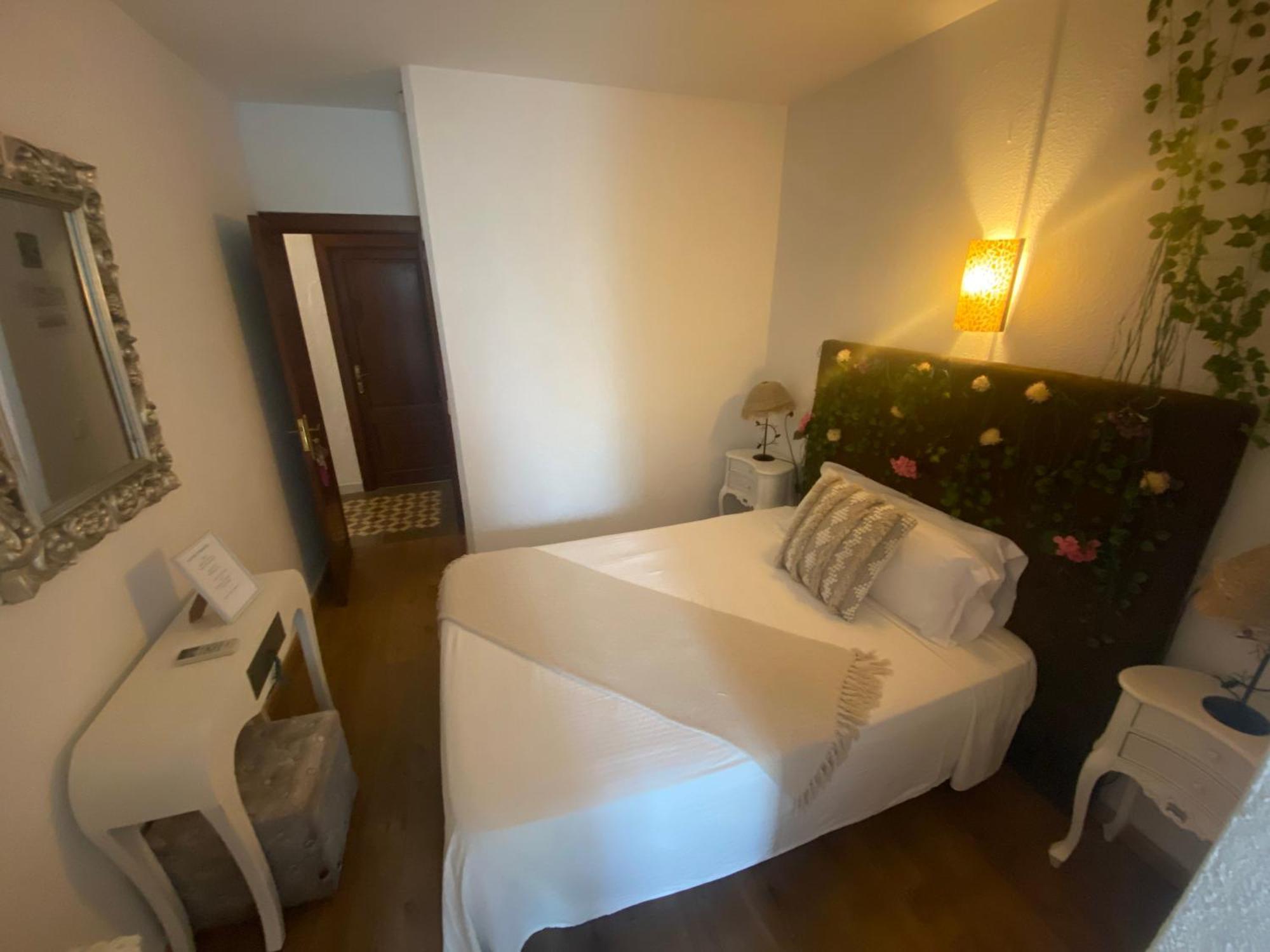 Buenavista & Suites Santa Eularia des Riu Exteriör bild