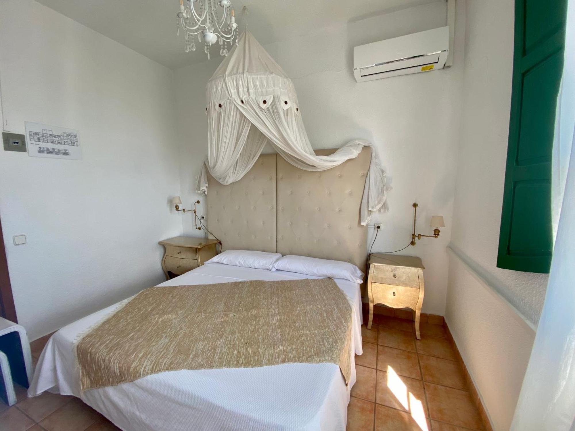 Buenavista & Suites Santa Eularia des Riu Exteriör bild