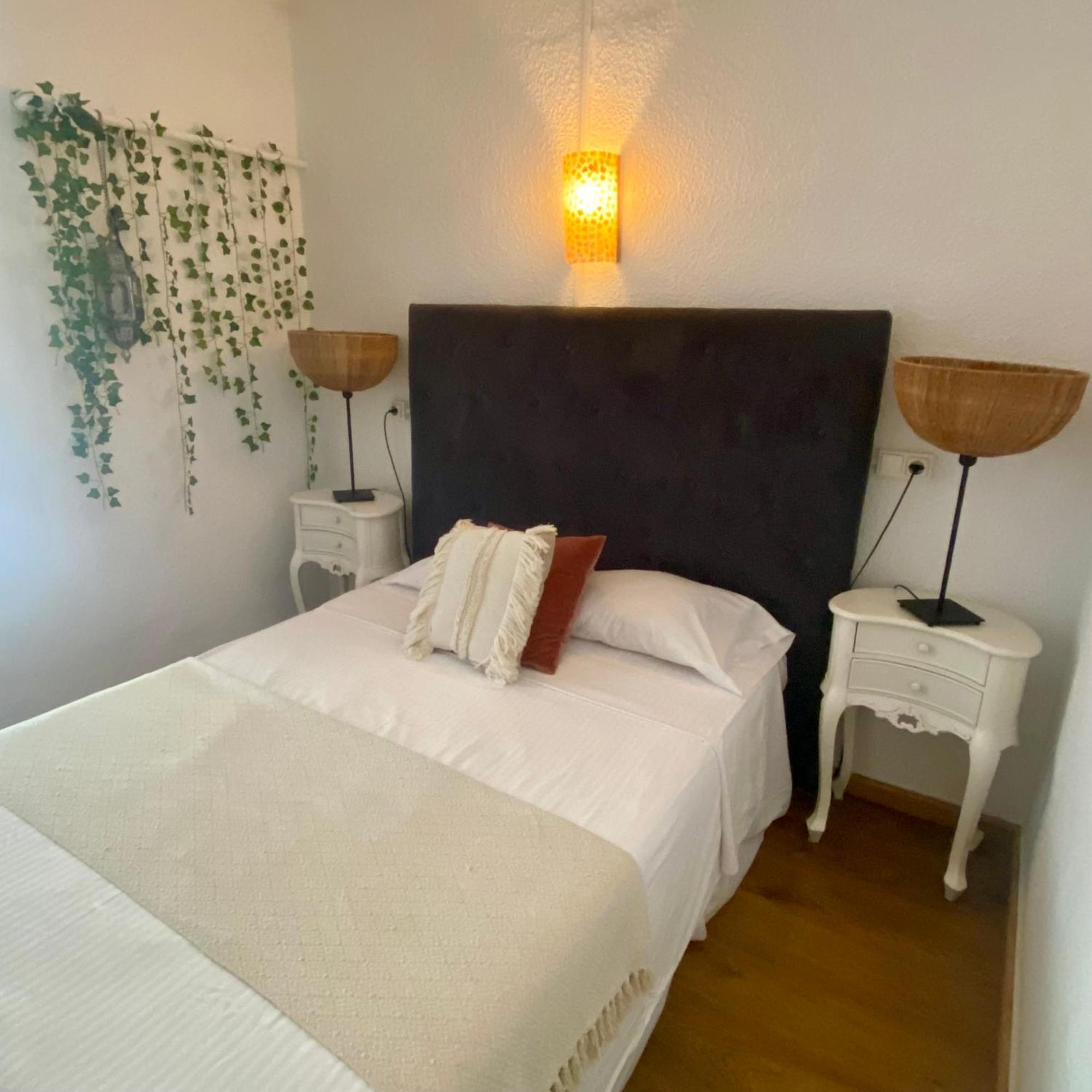 Buenavista & Suites Santa Eularia des Riu Exteriör bild
