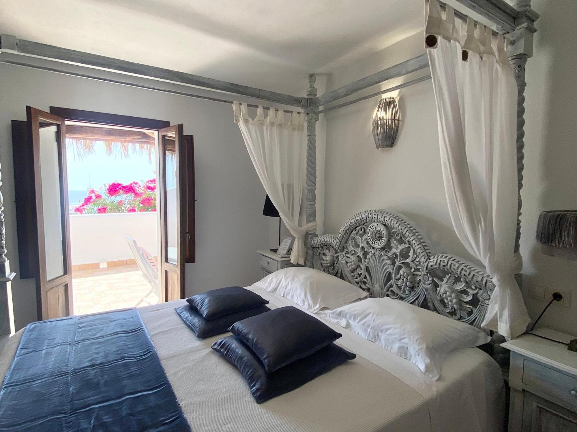 Buenavista & Suites Santa Eularia des Riu Exteriör bild
