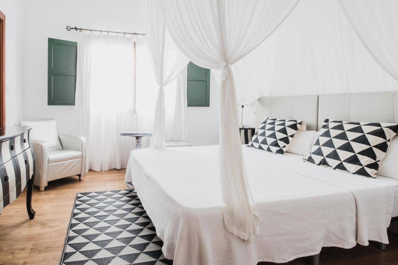 Buenavista & Suites Santa Eularia des Riu Exteriör bild